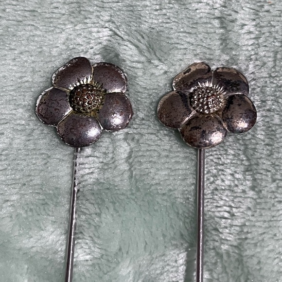 Pair of Vintage Forged Steel Flower Pins – Versatile for Hair, Hats or Clothing - Picture 12 of 17